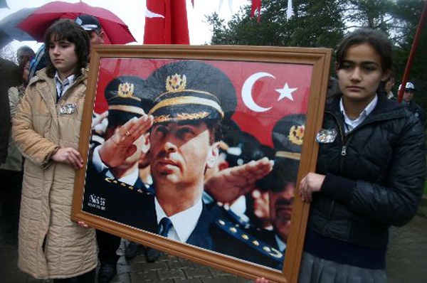 Askerden firar etti !!!