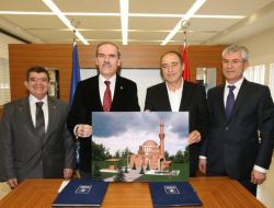 Hamitler'deki Kent Mezarlığı Camiinin Yapımını Hayırsever Bursalı Üstlendi