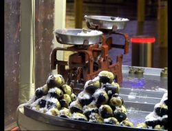 Aniden Bastıran ‘kar’ Taksim’i Beyaza Bürüdü