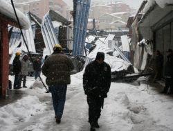 Çöken Pazar Yerinde Polis Ve Zabıta Nöbet Tutuyor