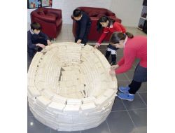 3 Bin 400 Tahta Parçasıyla Arena Stadı'nın Minyatürünü Yaptılar