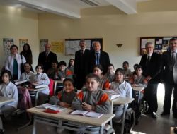 3 Bin Öğrenciye Karne Hediyesi Olarak Satranç Takımı Verildi