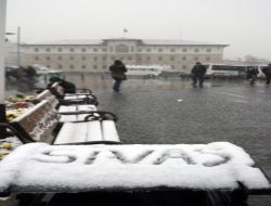 Sivas'ta  Mevsimim İlk Karı Yağdı!