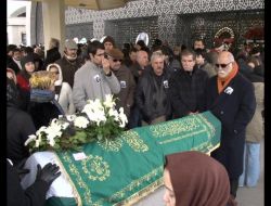 Tiyatrocu Evin Esen'i Sanat Camiası Uğurladı