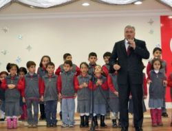 Minik Öğrencilerden Velilere Okuma Ziyafeti