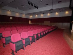 Bağcılar'da 36 Okula Konferans Salonu Yapıldı