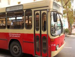 Yazıları Belirli Olmayan Belediye Otobüsü Tabelaları Vatandaşları Zor Durumda Bırakıyor
