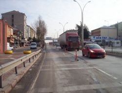 Vatandaşlar Yola Geçici Çözümü Kabul Etmiyor, Kalıcı Çözüm İstiyor