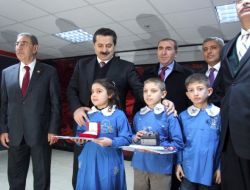 Bakan Faruk Çelik, Şanlıurfa'da Öğrencilerin Karne Heyecanına Ortak Oldu