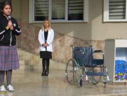 Karne Gününde Engelli Arkadaşlarına Tekerlekli Sandalye Hediye Ettiler