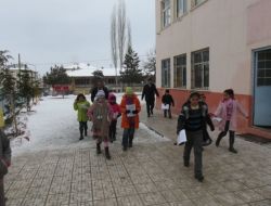 Aydıncıkta 2 Bin 200 Öğrenci Karne Sevinci Yaşadı