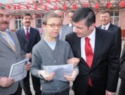 Balıkesir'de 255 Bin Öğrenci Karne Heyecanı Yaşadı