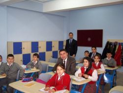 Okuldaki Sınıflara Hayırseverlerin İsimleri Veriliyor