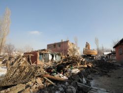 Gülseren-anayurt Kentsel Dönüşüm Projesi'ne Muhtarın Evinden Başlandı