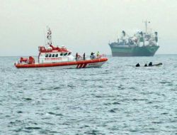 Gemi Denizde Bekletiliyor!..