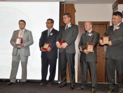 Yıllık İzinlerini Somali'de Geçiren Doktorlar Plaketle Ödüllendirildi