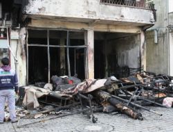 Çarşıbaşı'nda Halı Deposu Yandı