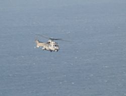 İzmir'de Denize Düşen Uçağı Çıkarma Çalışmaları Sürüyor