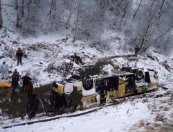 Kırklareli'nde Yolcu Otobüsü Şarampole Yuvarlandı: 4 Ölü, 26 Yaralı