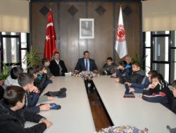 Sema Koleji Öğrencileri Ak Parti'li Samani'yi Ziyaret Etti