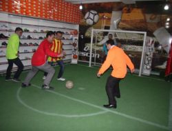 Müşterisi Azalan Esnaf İş Stresini Halı Sahada Atıyor