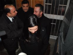 Cem Yılmaz, Ahu Yağtu'yu Ailesinden İstedi!