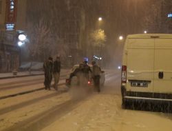 Burdur’da Akşam Saatlerinde Bastıran Kar Etkili Oldu