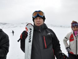 Kar Altındaki Ovacıklıların Karla İmtihanı