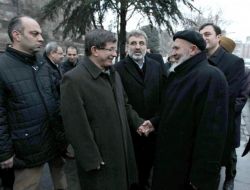 Çorbacıda Kahvaltı Yapan Davutoğlu Ve Yıldız Vatandaşlarla Sohbet Etti