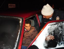 Ehliyet İsteyen Polise Bira Açacağı Uzattı