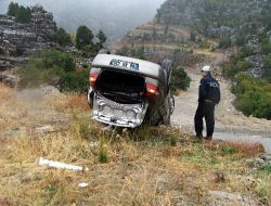 Takla Atan Otomobil Uçurumun Kenarında Durdu: 6 Yaralı