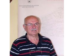 74 Yaşındaki Muhtar 36 Yıldır Pazar Günleri Bile Mesai Yapıyor