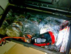 İzmir'de Korsan Dvd Operasyonu