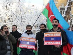 Azeri Gençler Ermeni Tasarısını Kiev’de Protesto Etti