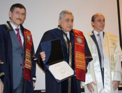 Dünyaca Ünlü Türk Doktor Prof. Dr. Emre'den Yüz Nakli Operasyonuna Övgü