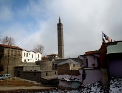 Şehit 27 Sahabenin Yattığı Caminin Restorasyonu Tamamlandı