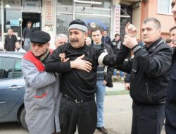 Çay İçerken Maganda Kurşunuyla Yaralandı