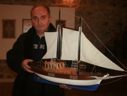 Hobi Olarak Başladığı Maket Gemi Yapımından Şimdi Para Kazanıyor