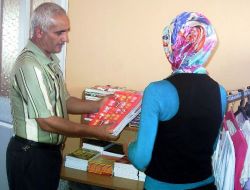 Dost Eller Derneği, Kadirli'de Yardımlarını Sürdürüyor