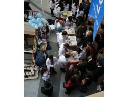 Tıp Fakültesi Öğrencileri Ücretsiz Kan Şekeri Ölçtü