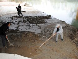 Sel Sularının Getirdiği Çamurlar Temizlendi