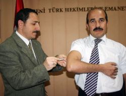 Sağlık Müdürü Özmercan, Objektifler Karşısında Domuz Gribi Aşısı Yaptırdı