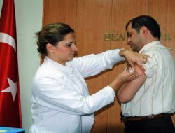 Çanakale'de İlk Domuz Gribi Aşısını İl Sağlık Müdürü Güney Yaptırdı