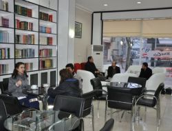 Taşova Kitap Kafe, 10 Bin Kitapla Hizmet Veriyor