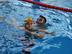 Nilüferli Öğrencilerin Yüzme Keyfi