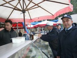 Zabıta, Pazarcılara ‘bağırma Yasası’ İle İlgili Uyarı Yaptı