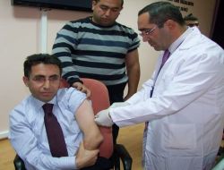 Kırıkkale'de İlk Domuz Gribi Aşısını İl Sağlık Müdürü Demiral Yaptırdı