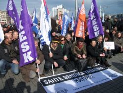 Kamu Çalışanları, Sendika Yasa Tasarısını Protesto İçin Yürüdü