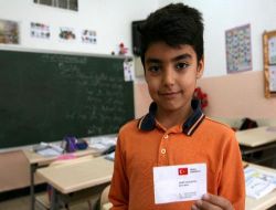 Kuzey Iraklı Öğrenci, Bakan Çağlayan'ın Verdiği Kartla Arkadaşlarına Hava Atıyor