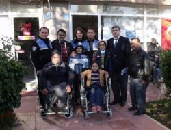 “10 Bin Mavi Kapak İki Engelli Vatandaşı Tekerlekli Sandalye Sahibi Yaptı”